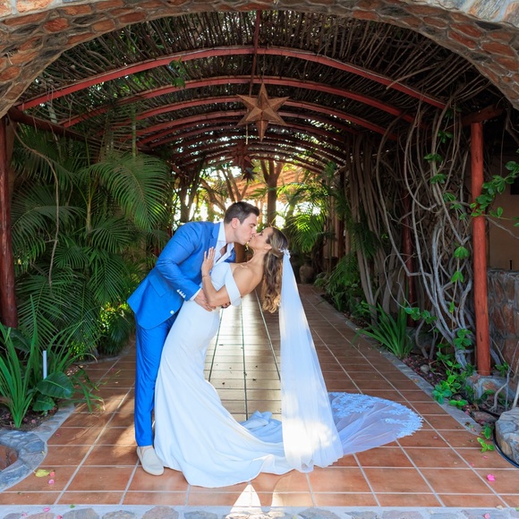 Cathedral floral veil, Wedding veil with flower lace appliqué - Ivory - Picture 9 of 9